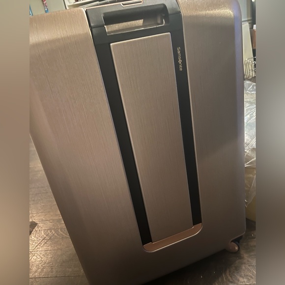 NOVAIRE Samsonite Large Spinner - Picture 4 of 8